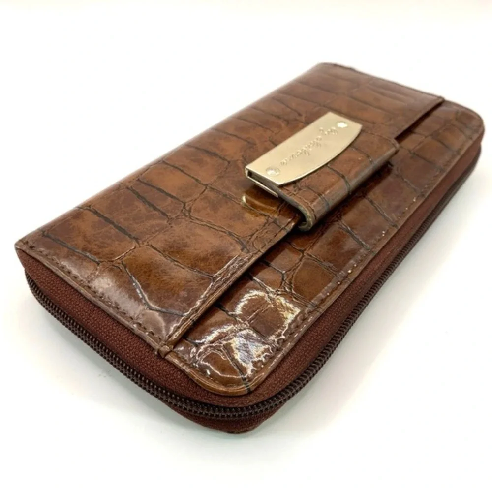 Vintage Liz Claiborne Embossed Faux Croc Leather Zip Around Wallet‎ Women Brown